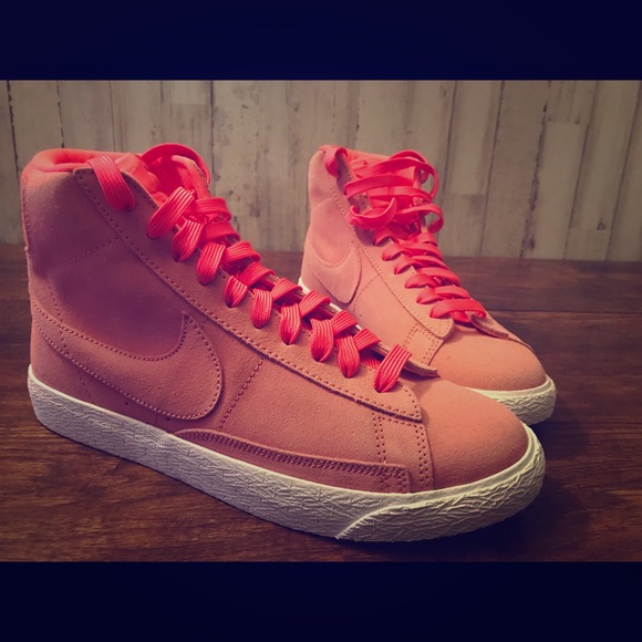 nike Other - Nike high top sneakers